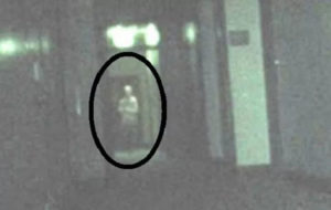 10 espeluznantes fotos de fantasmas tomadas en hospitales y manicomios embrujados